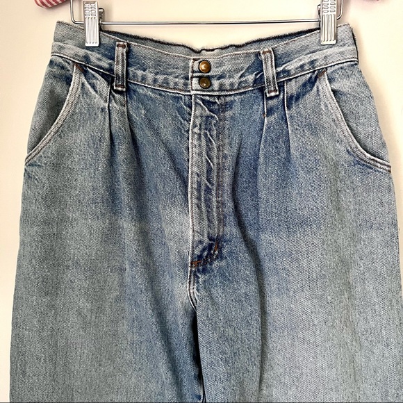 VINTAGE 80s Avon Fashions Light Wash 1980s High Waisted Mom Jeans Front Pleated - Picture 3 of 9